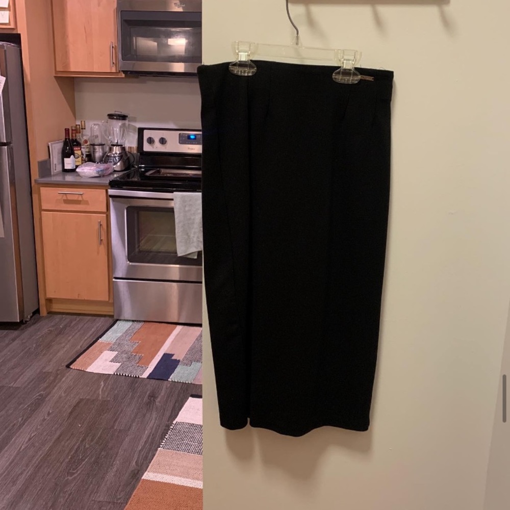 Black stretchy pencil skirt